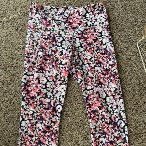 Old Navy Active Powersoft 3/4 Floral legging--Size Large
